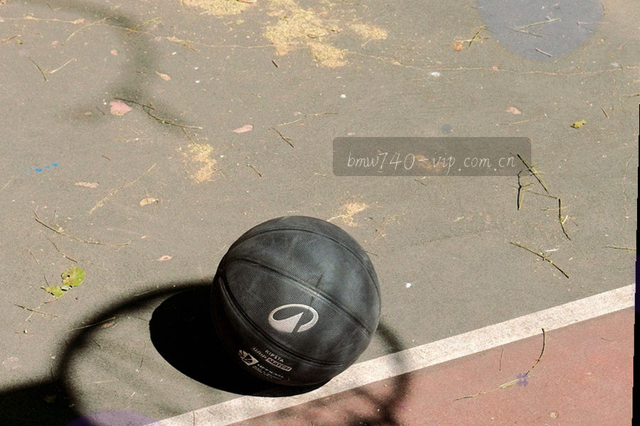 深色界面上排列的桌台状态卡片与限红刻度条，冷调网格叠层